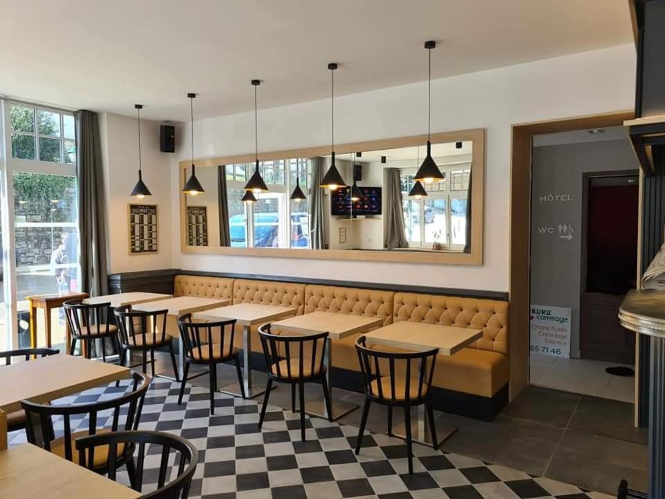 Hotel-Cafe Du Trinquet 캄보레방 외부 사진